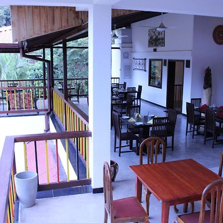 Kandyan Hotel Exterior foto