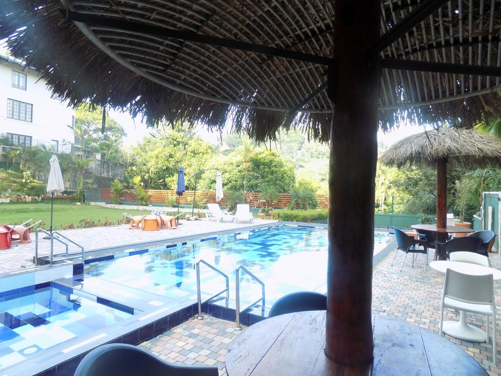Kandyan Hotel Exterior foto