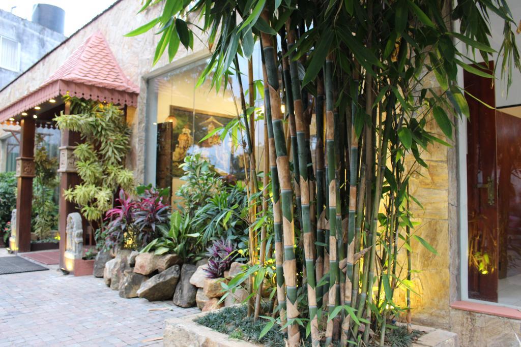Kandyan Hotel Exterior foto
