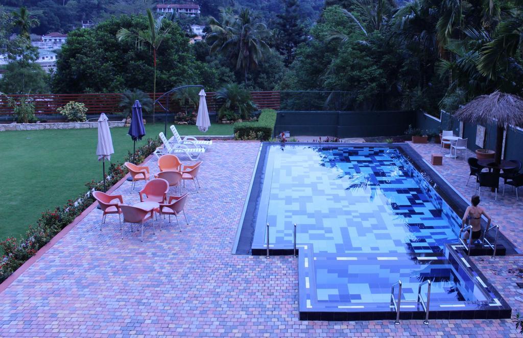 Kandyan Hotel Exterior foto