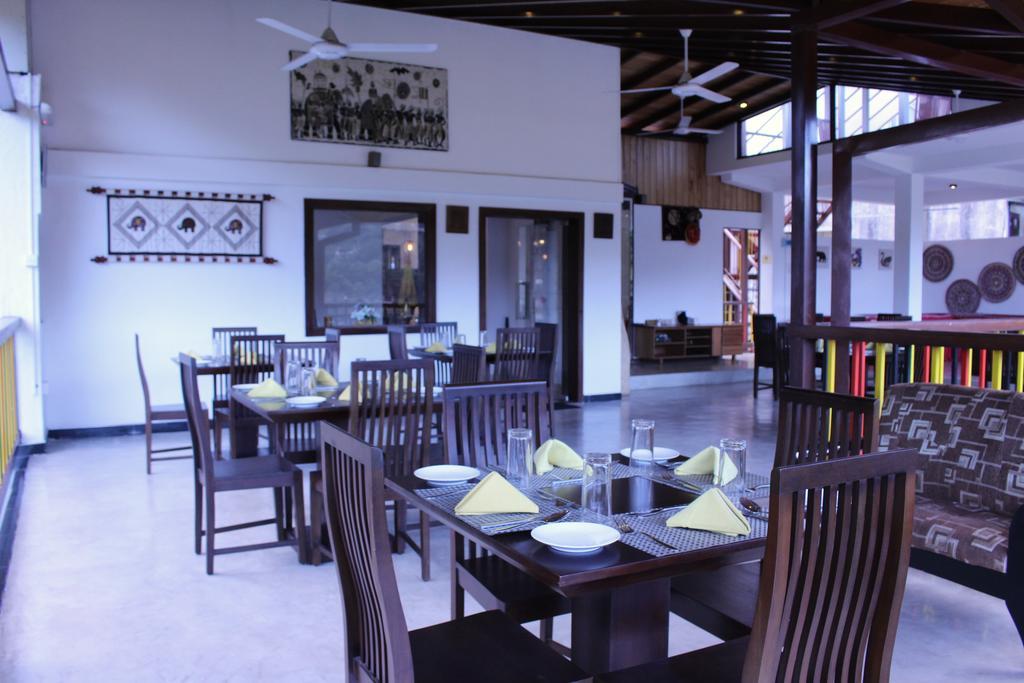 Kandyan Hotel Exterior foto