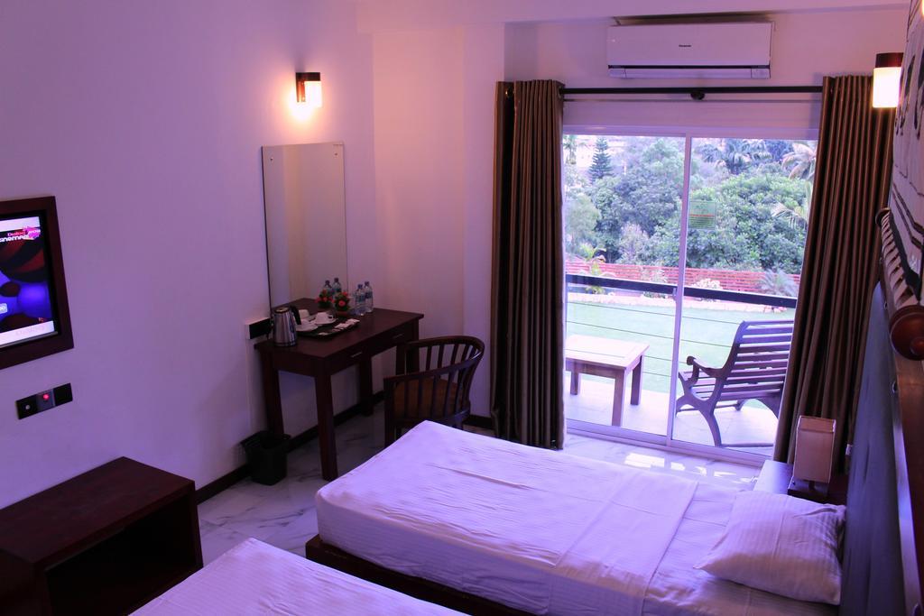 Kandyan Hotel Exterior foto