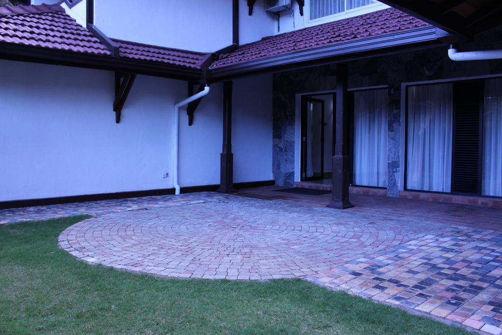 Kandyan Hotel Exterior foto