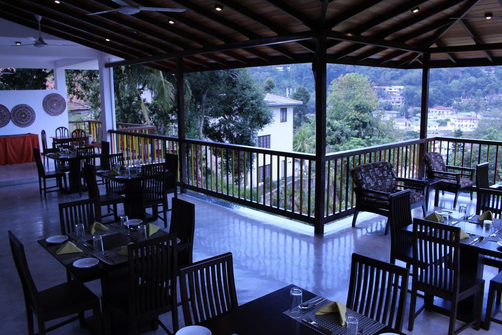 Kandyan Hotel Exterior foto