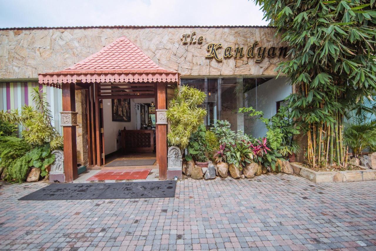 Kandyan Hotel Exterior foto